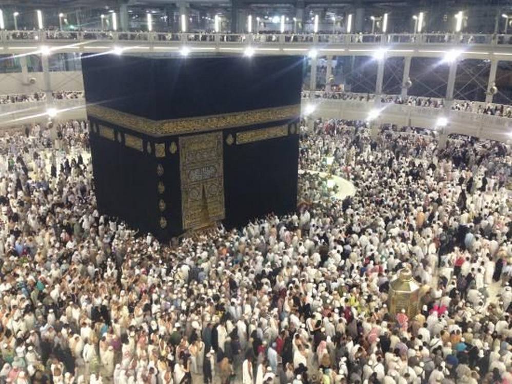 60a-Kaaba-black-stone-