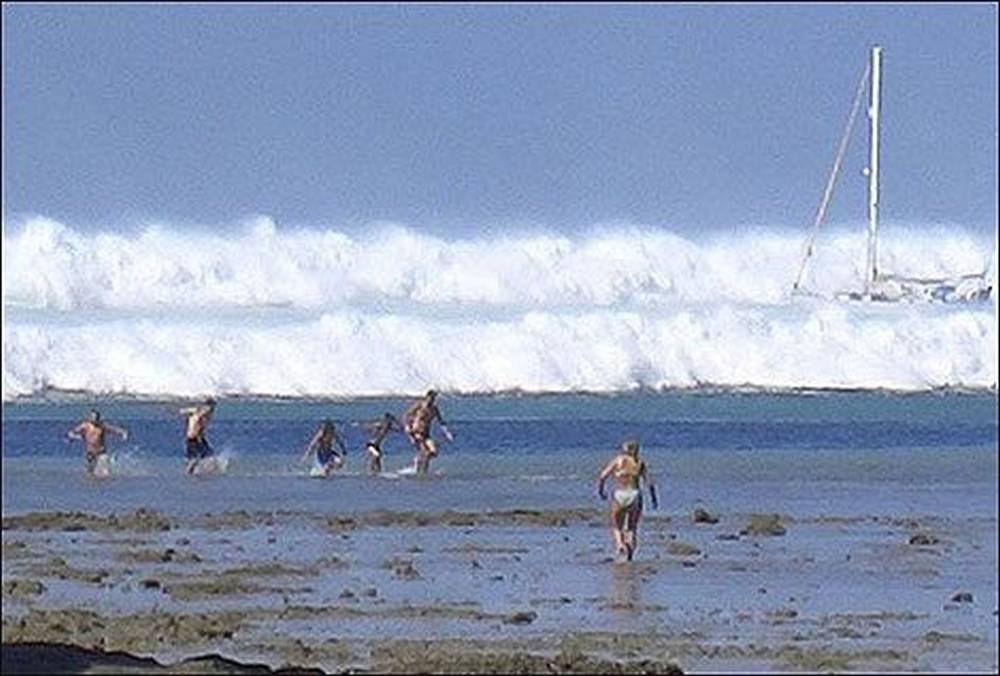 60c-tsunami-wavetoo-late