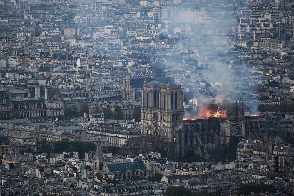 80a-Brand-in-de-Notre-Dame-Wikipedia
