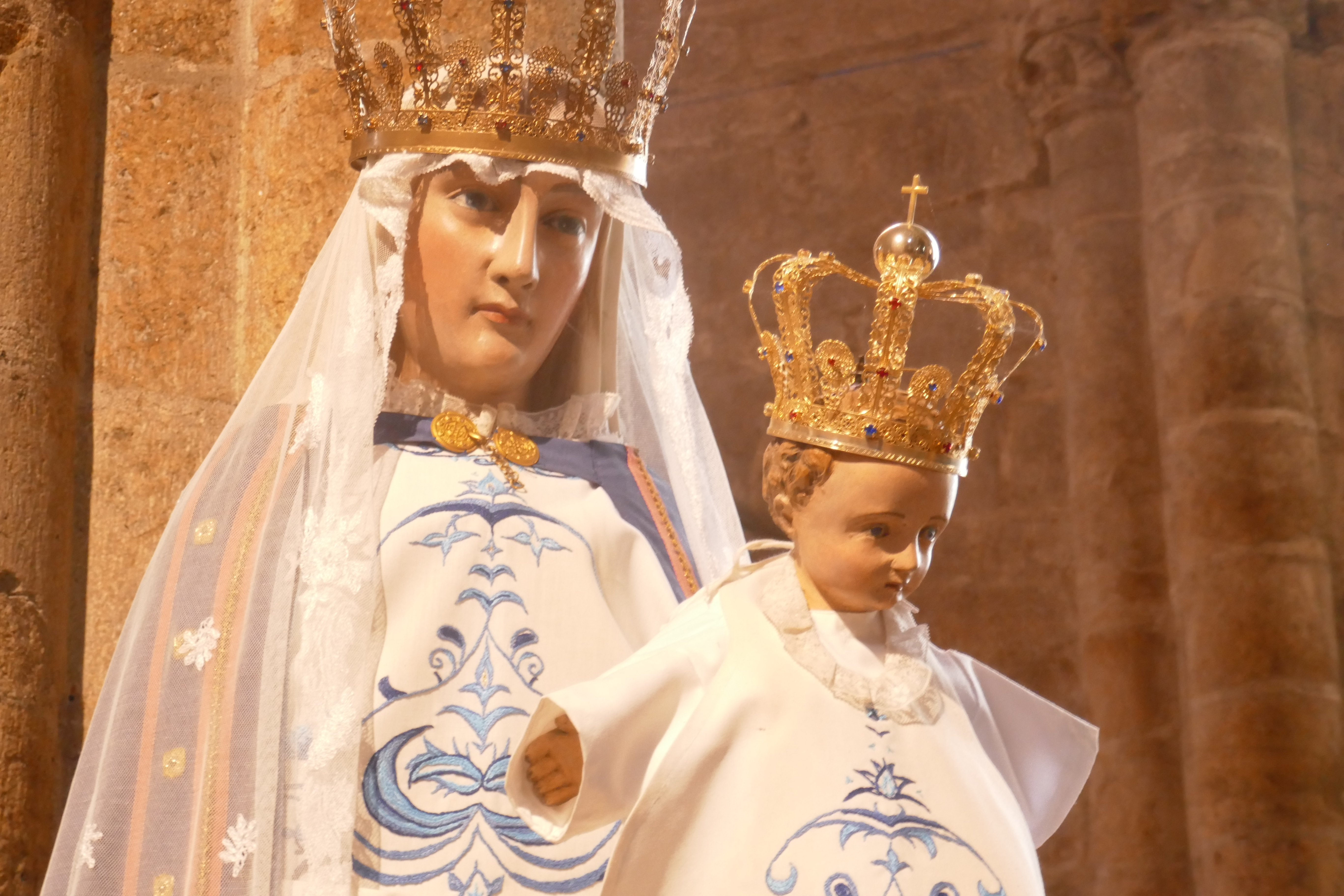 42-Zwarte-Madonna-met-kind