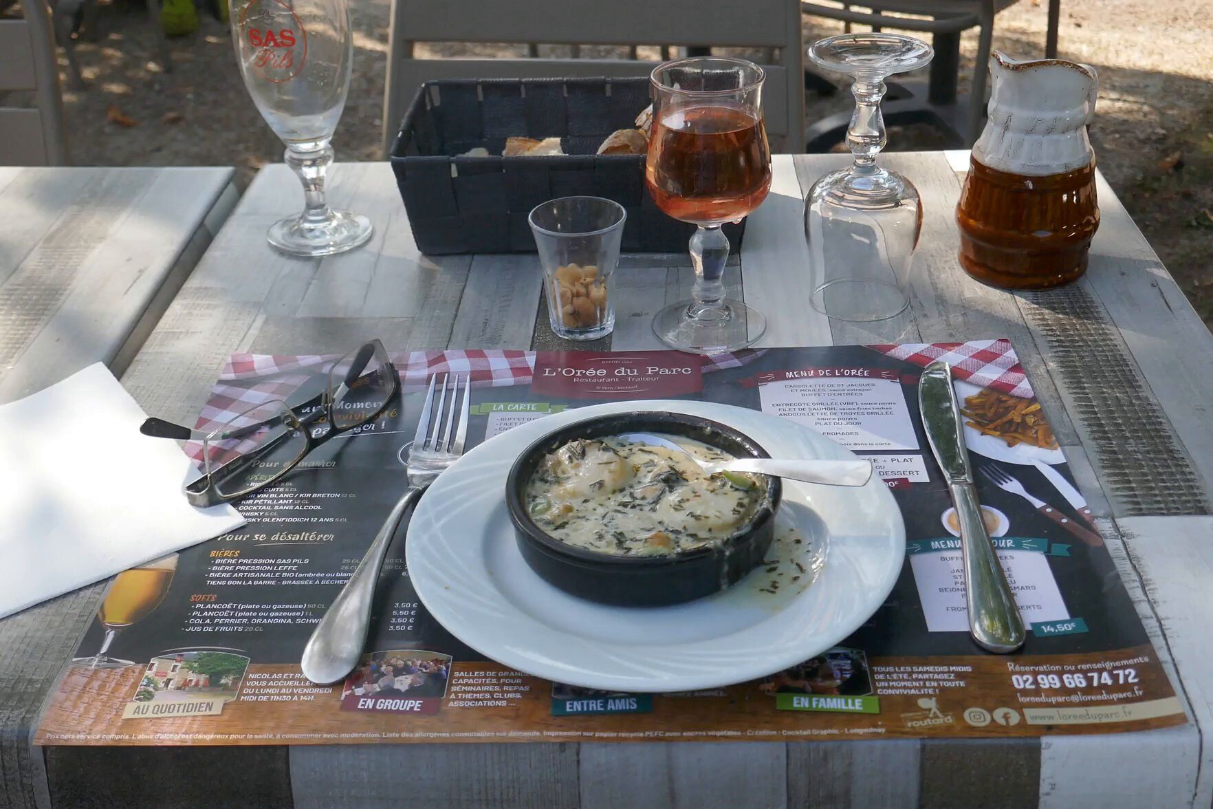 64-Met-een-heerlike-lunch-buiten000